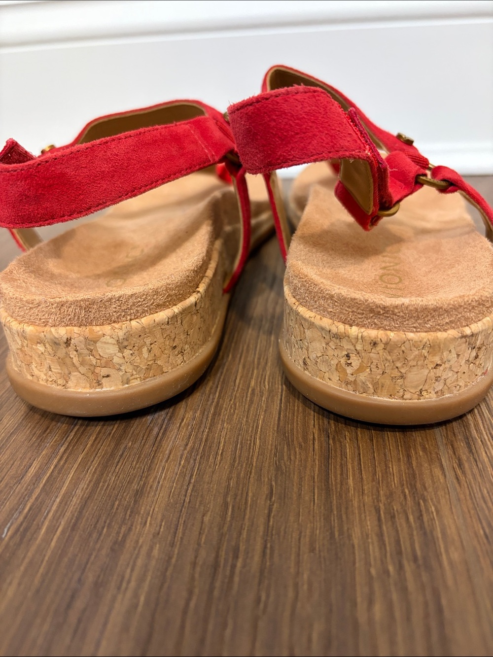 Vionic | New Kirra II Red Cork-Trim Thong Sandal women’s Size 7 suede upper - Picture 5 of 9